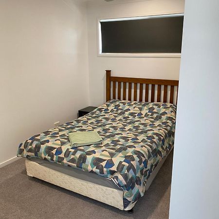 2Bd Family Or Couple Guesthouse Upstairs Near Turf Club, Hota In Bundall 골드코스트 외부 사진